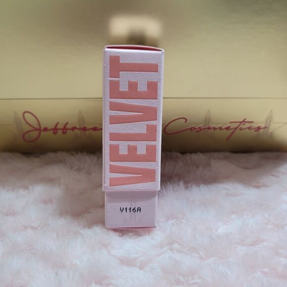 New Jeffree Star Velvet Trap - Grave Digger - Picture 3 of 9